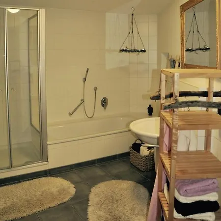 Alte Schmiede In Denkmalgeschuetzter Hofanlage