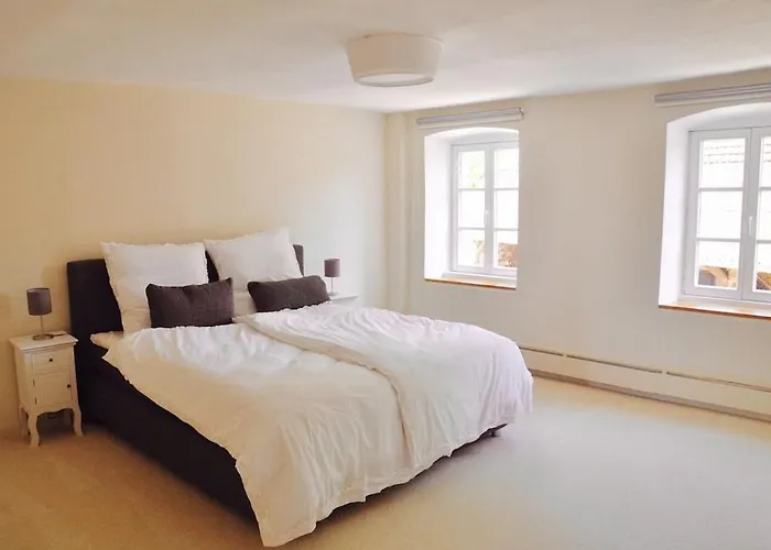 Alte Schmiede In Denkmalgeschuetzter Hofanlage