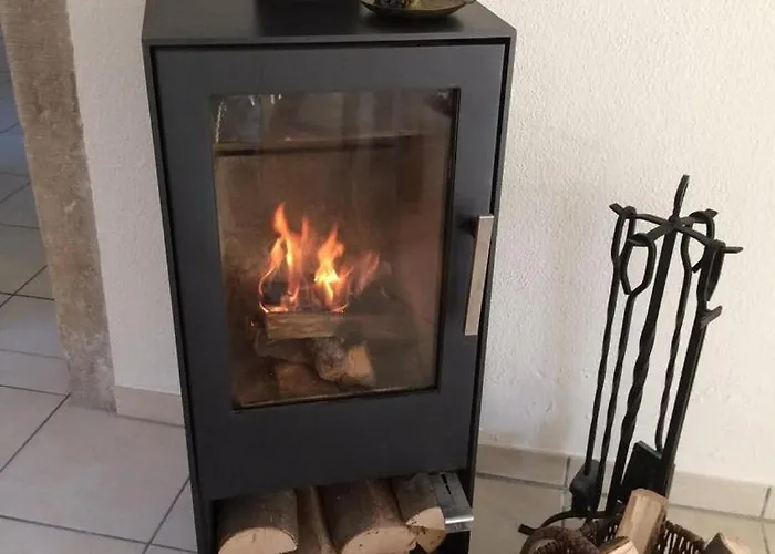 Alte Schmiede In Denkmalgeschuetzter Hofanlage *