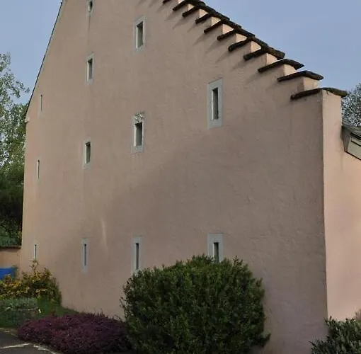 Alte Schmiede In Denkmalgeschuetzter Hofanlage * Messerich